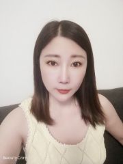 美女小姐姐默默