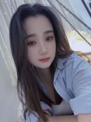 奶头粉嫩的骚货美女